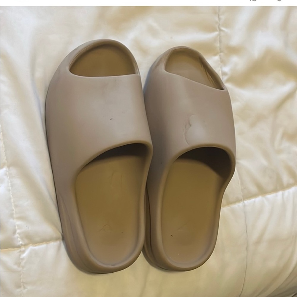 Slides Yeezy